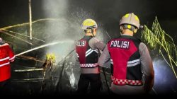Warung di Palangka Raya Terbakar, Ditsamapta Polda Kalteng Bergerak Cepat Padamkan Api