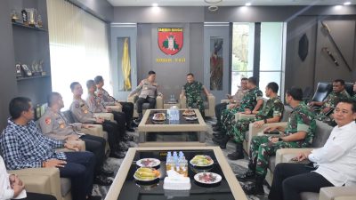 Kapolda Kalteng Gekar Silaturahmi ke Pangdam XXII Tambun Bungai, Perkuat Solidaritas TNI–Polri