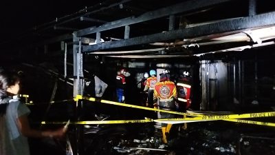 Tengah Malam! Api Lalap 5 Ruko di Taman Kota Sampit, Satu Korban Mengalami Luka Bakar