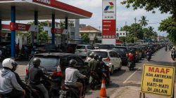 Makin Sulit Dapat BBM, Antrean di Sejumlah SPBU Kotim Meluber hingga Ganggu Jalan