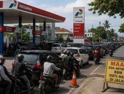 Makin Sulit Dapat BBM, Antrean di Sejumlah SPBU Kotim Meluber hingga Ganggu Jalan