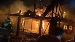 Kobaran Api Mengganas di Muchran Ali, Satu Bangunan Ludes Empat Lainnya Terdampak