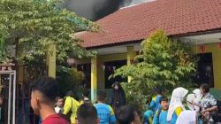 Jumat Pagi Membara, Kobaran Api Dekat SDN 3 Ketapang Picu Kepanikan Siswa