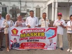 Asap Karhutla Makin Mengganas, Gerindra Kotim Bagikan Ribuan Masker ke Warga
