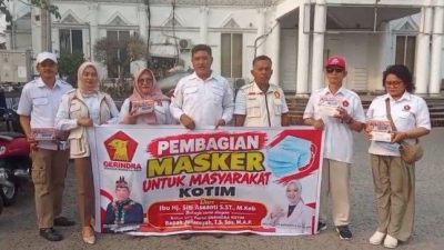 Asap Karhutla Makin Mengganas, Gerindra Kotim Bagikan Ribuan Masker ke Warga
