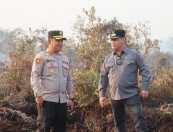 Bersama Bupati dan Dandim 1015, Kapolres Kotim Pantau pembuatan Sekat Kanal di kawasan Bandara, cegah Karhutla meluas