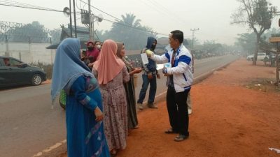 PAN Turun ke Masyarakat, Ratusan Paket Masker dan Mi Instan Dibagikan di Kotim