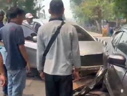 Tiga Mobil Rusak dalam Kecelakaan di Jalan Ahmad Yani Sampit, Dua Sedang Parkir