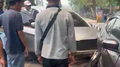 Tiga Mobil Rusak dalam Kecelakaan di Jalan Ahmad Yani Sampit, Dua Sedang Parkir