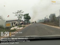 Api Membesar di Depan Kantor Camat MB Ketapang, Dua Unit Damkar Dikerahkan