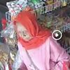 Heboh! Perempuan Berkerudung Merah Diduga Gunakan Uang Mainan di Sampit