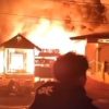 Kebakaran Hebat Guncang Cempaka Mulia Kotim, Lima Rumah dan Masjid Terbakar