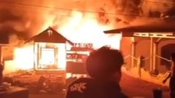 Kebakaran Hebat Guncang Cempaka Mulia Kotim, Lima Rumah dan Masjid Terbakar